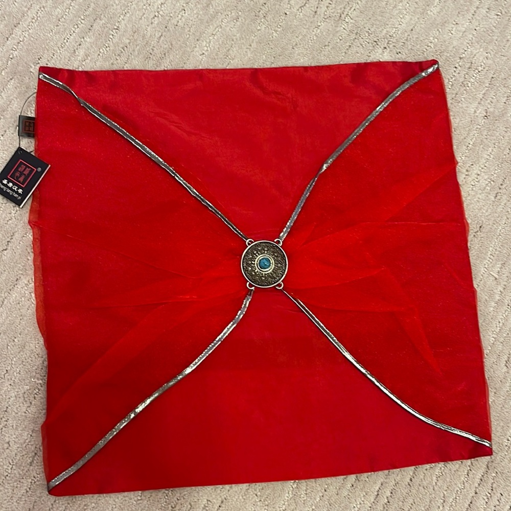 Accent pillowcases